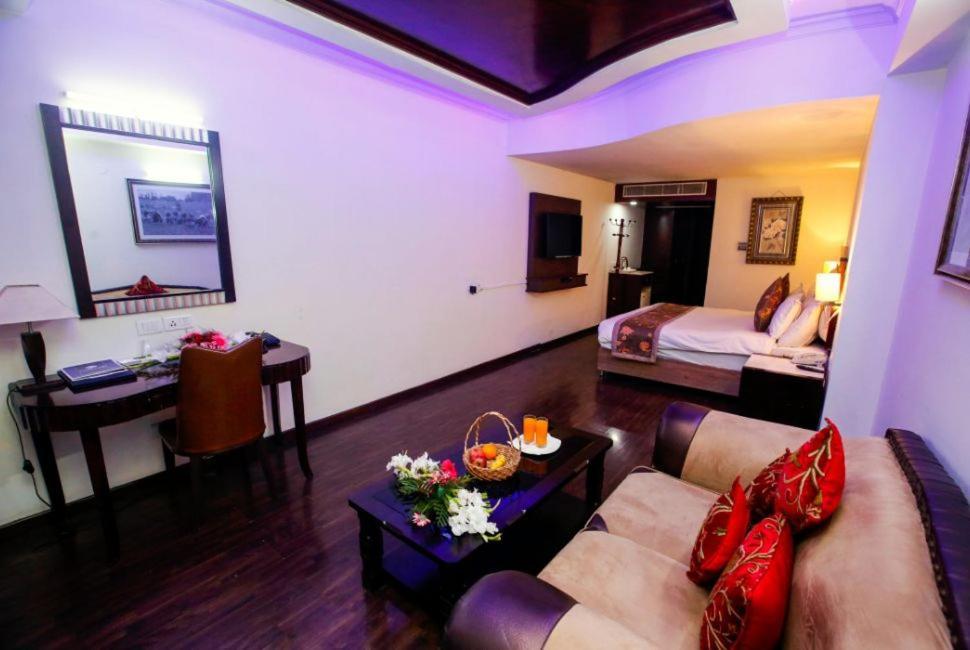 Hotel The Residency Srinagar Экстерьер фото