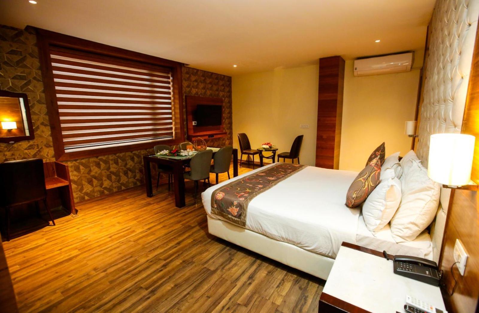 Hotel The Residency Srinagar Экстерьер фото