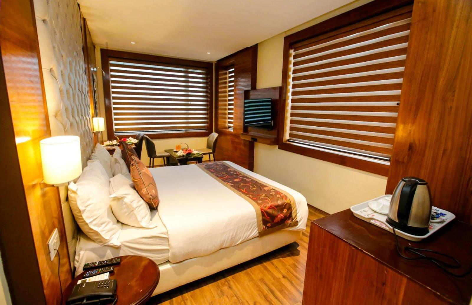 Hotel The Residency Srinagar Экстерьер фото