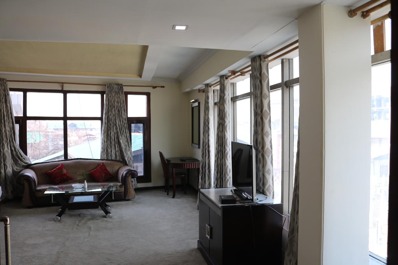 Hotel The Residency Srinagar Экстерьер фото