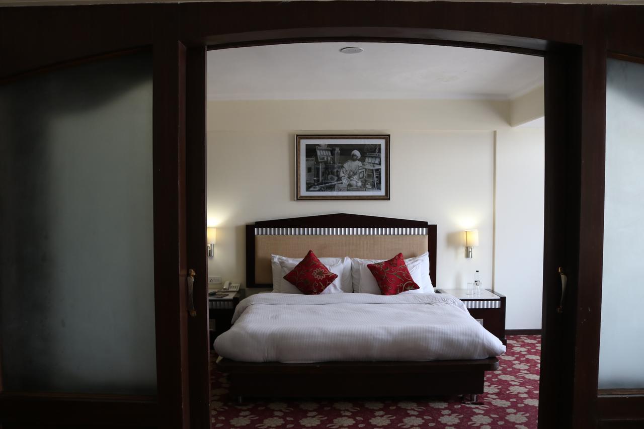 Hotel The Residency Srinagar Экстерьер фото