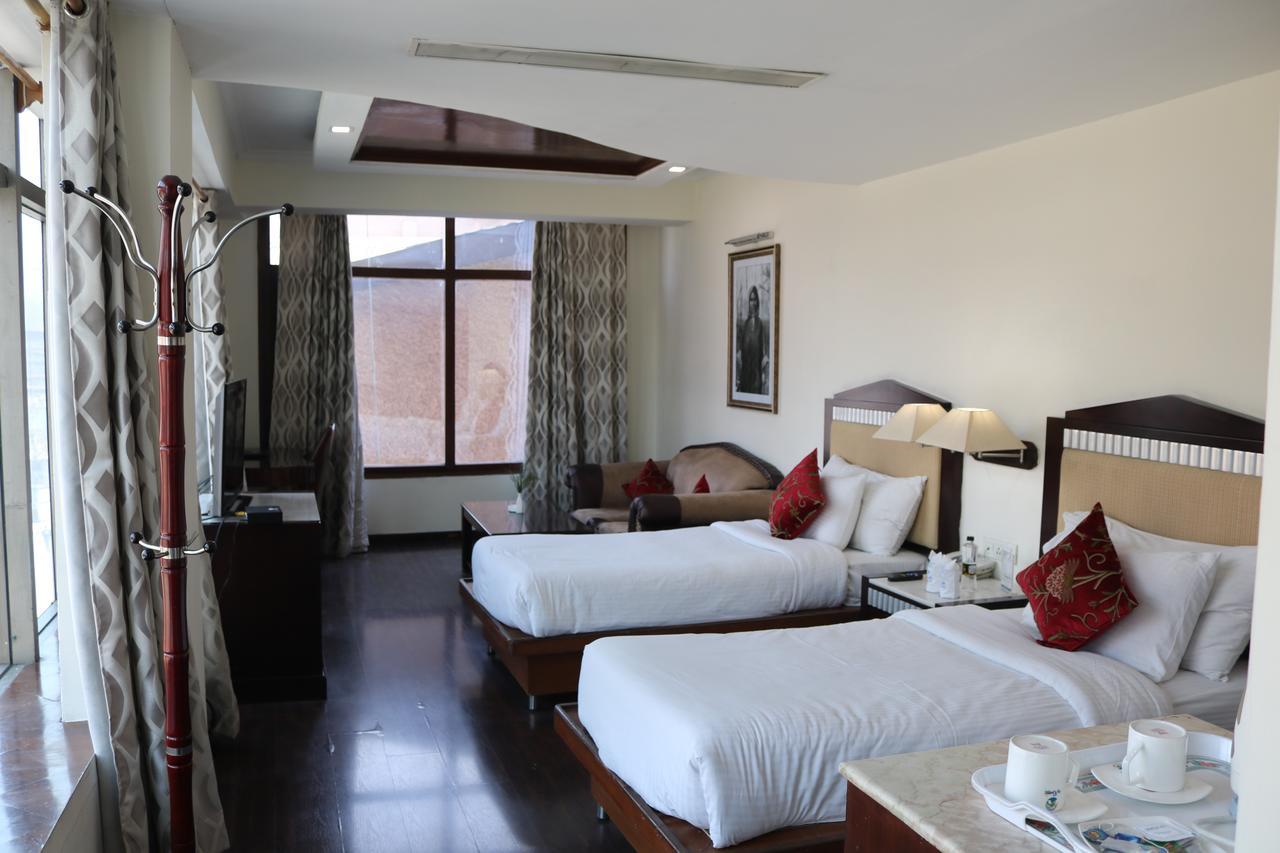 Hotel The Residency Srinagar Экстерьер фото