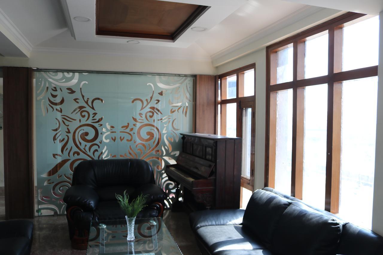Hotel The Residency Srinagar Экстерьер фото